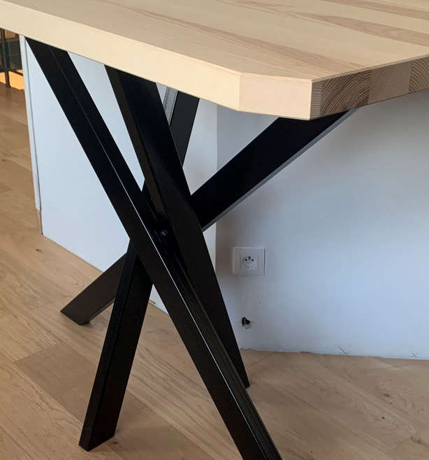 Pied de table Mikado, plateau bois